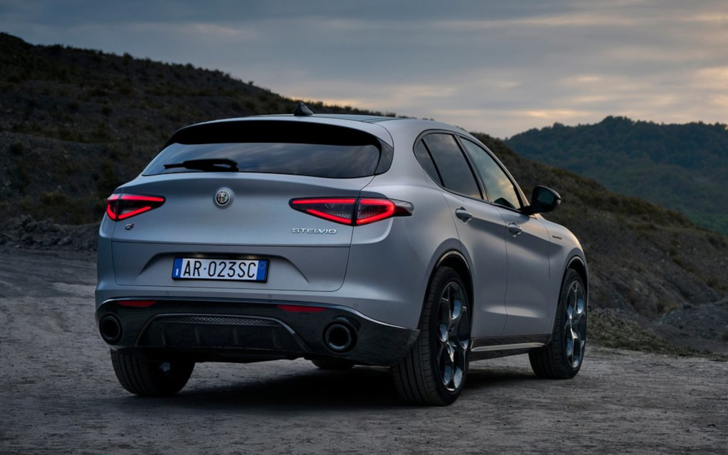 Alfa Romeo Stelvio Veloce Suv Drive